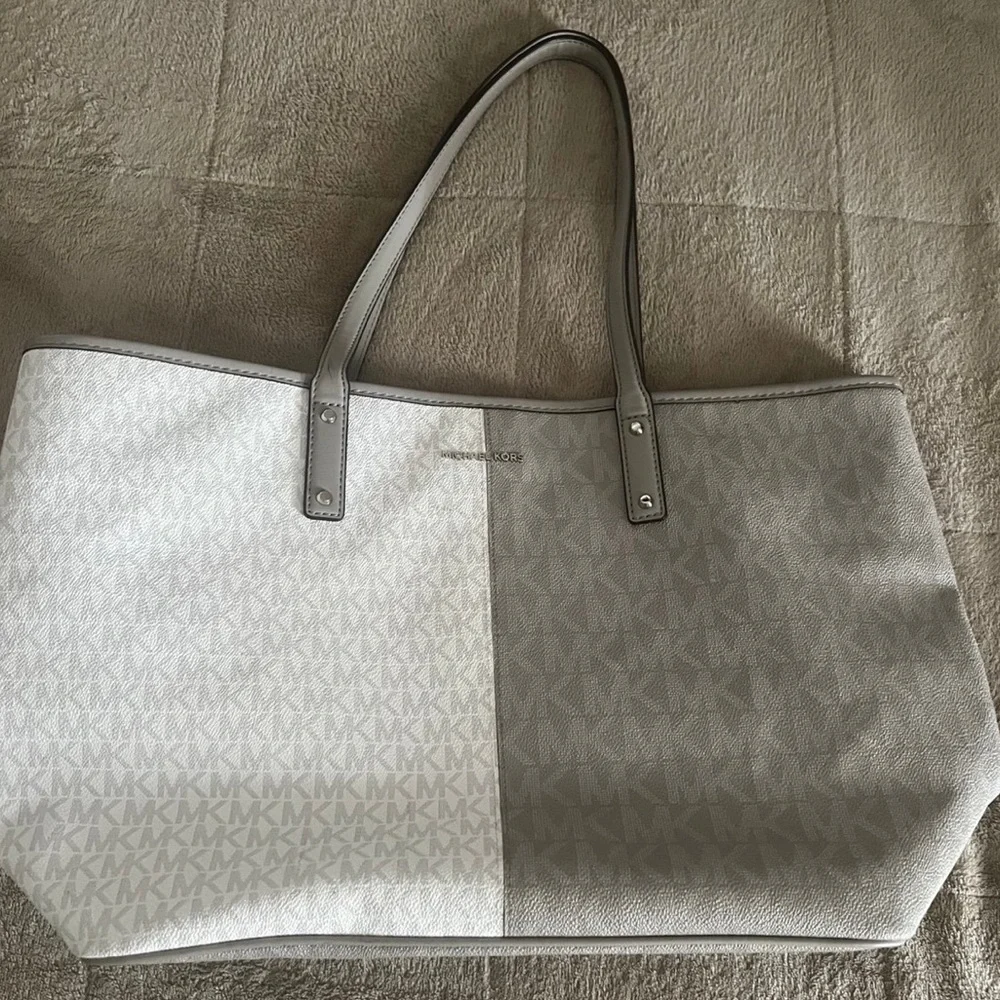 Michael Kors Signature Carter Large Open Tote Bright White Multi EUC - Picture 5 of 5